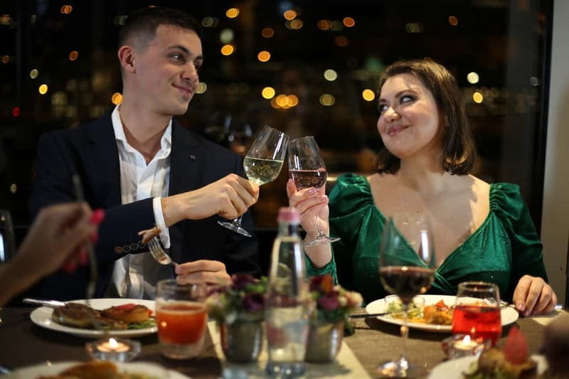 Budapest: Prosecco Dinner Cruise with Live Music - Why this cruise works so well at night