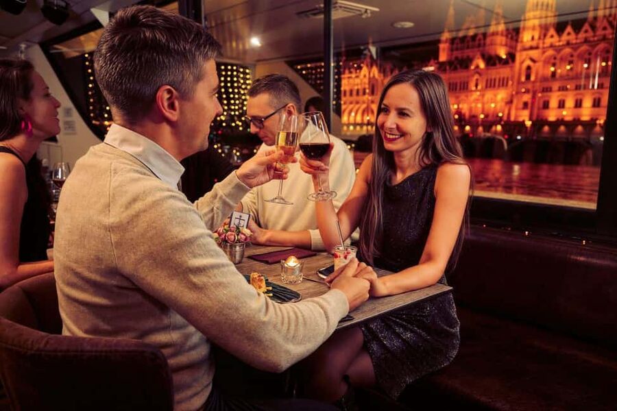 Budapest: Valentine’s Day Dinner Cruise with Piano Show - Who should book this Valentine’s cruise?