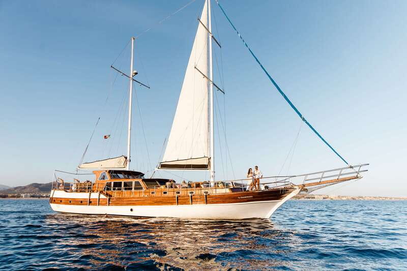 Cabo: Luxury Yacht Snorkel Cruise with Lunch and Open Bar - The first hour: Sea of Cortez views and Los Arcos