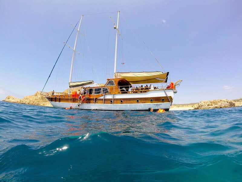 Cabo: Luxury Yacht Snorkel Cruise with Lunch and Open Bar - Who will get the most from this cruise