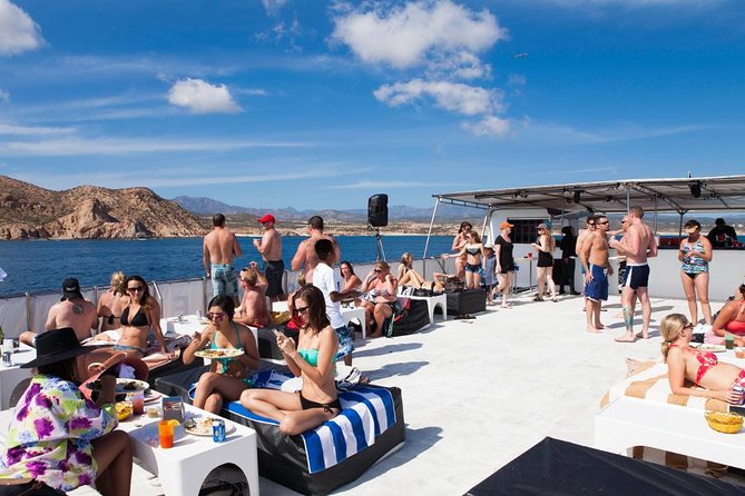 Cabo San Lucas Sunset Dinner Cruise with Open Bar - Sunset timing and the best place to watch it