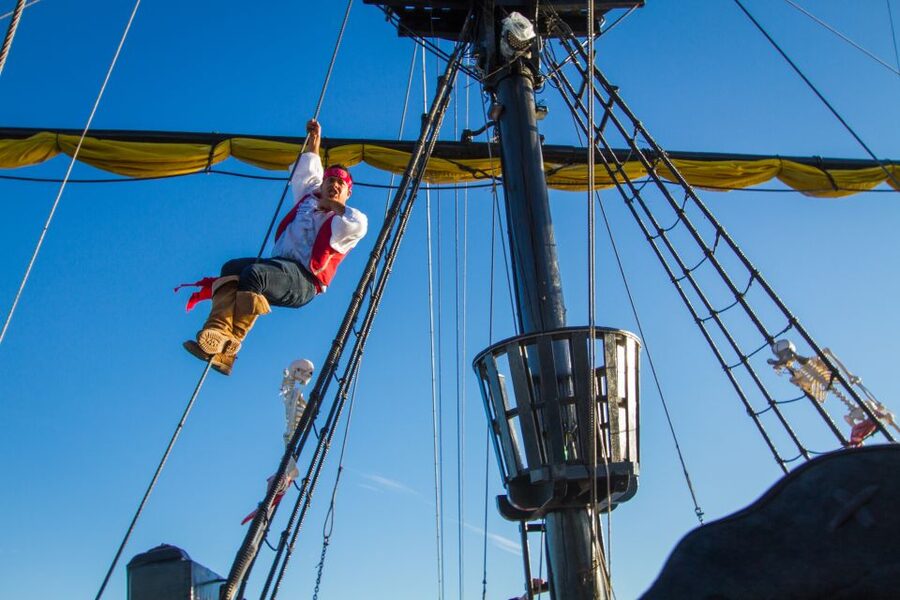 Cabo San Lucas: Sunset Pirate Ship Cruise with Dinner Show - Why this pirate cruise works so well at sunset