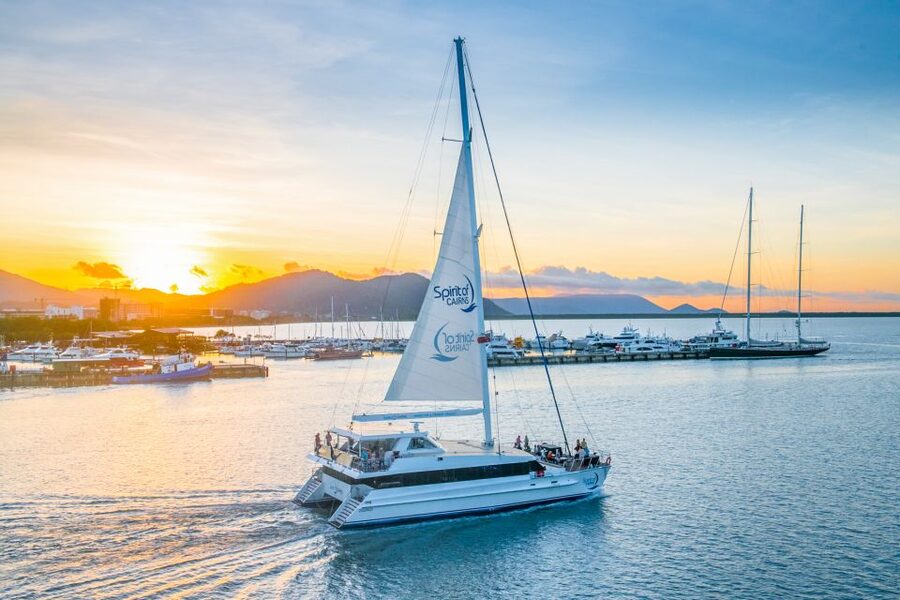 Cairns: City Sights Tour with Evening Dinner Cruise - Palm Cove gives you half an hour by the sea