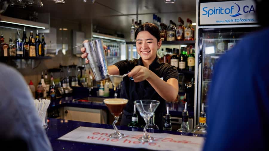 Cairns: Spirit of Cairns Dinner Cruise - Music, atmosphere, and service