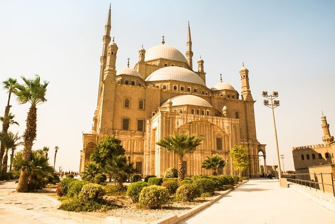 Cairo 2-Day Tour: Giza, GEM, Citadel, Bazaar & Nile Dinner Cruise - A Nile dinner cruise with Egyptian entertainment