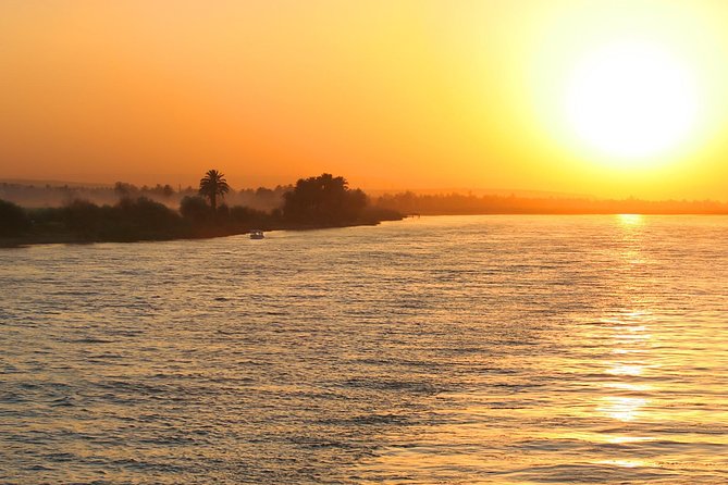 Cairo dinner Cruise with Belly dancer show - Buffet dinner and what the price covers