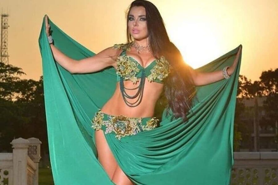 Cairo: Nile Dinner Cruise with Belly Dancer Show and Music - A Cairo evening built around the river