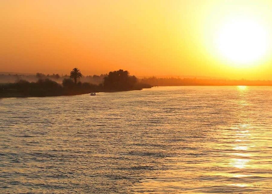 Cairo: Nile Dinner Cruise with Belly Dancer Show and Music - Practical tips for a smoother night