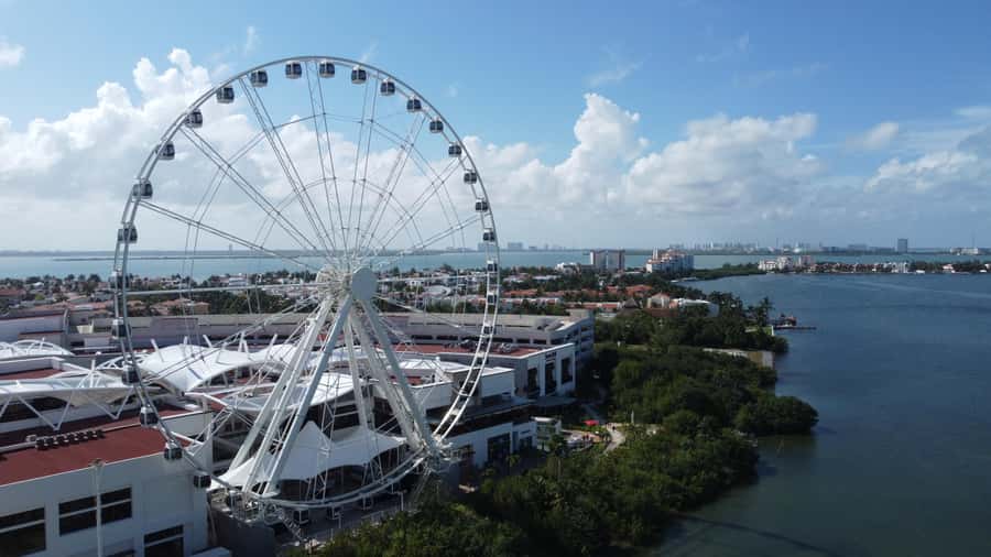 Cancún: Columbus Dinner Cruise and Sky Wheel Pass Go - The Sky Wheel view and the indoor attractions