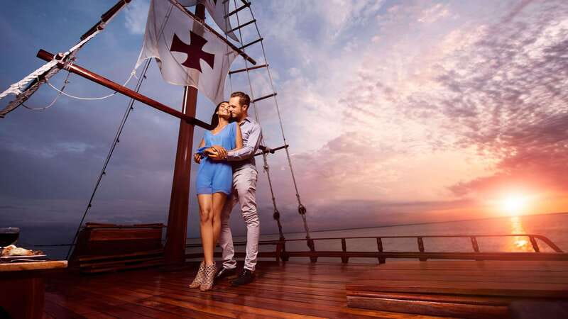Cancun: Columbus The Romantic Dinner Cruise - Setting sail from Playa Tortugas