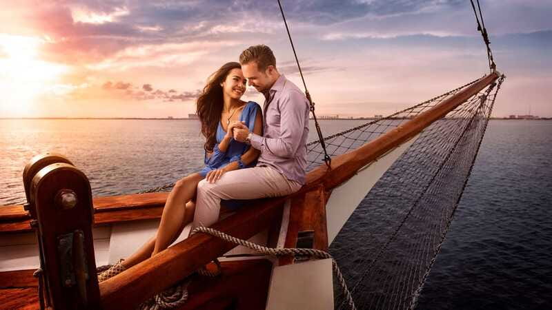 Cancun: Columbus The Romantic Dinner Cruise - Service from the crew