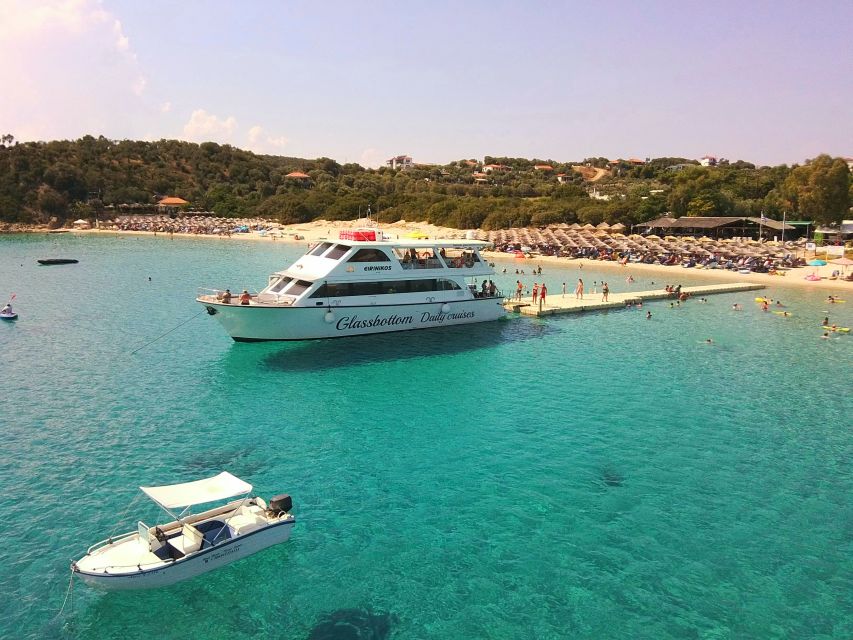 Chalkidiki: Blue Lagoon & Ammouliani Island Cruise & Lunch - Music, cocktails, and the VIP deck