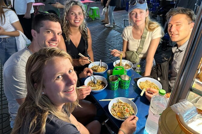 Chao Phraya River Serenade: VIVA Alangka Dinner Cruise, Bangkok - The international buffet and Thai desserts