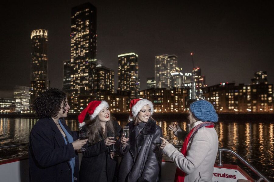 Chicago: Christmas Eve Lake Michigan Gourmet Dinner Cruise - What the 2.5-hour schedule feels like