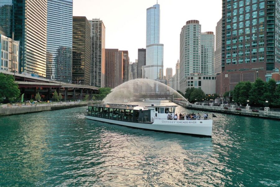 Chicago: Thanksgiving Gourmet Lunch Cruise on Chicago River - What the river route gives you