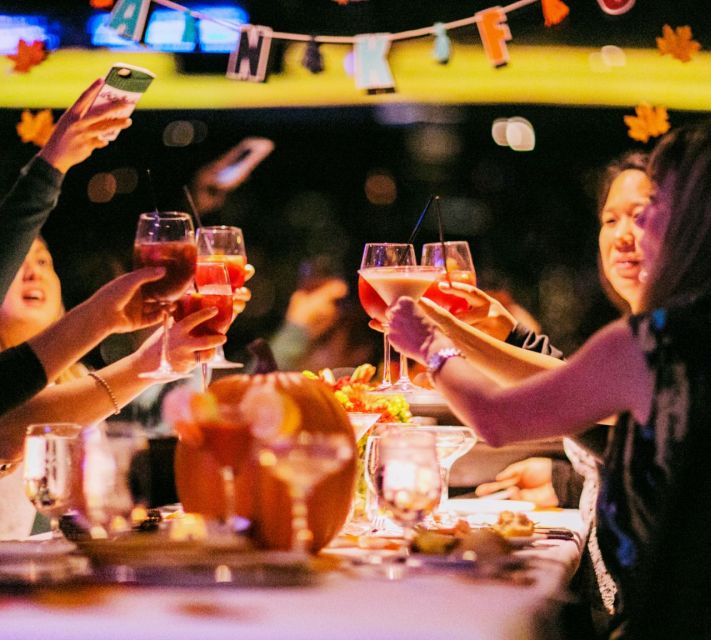 Chicago: Thanksgiving Gourmet Lunch Cruise on Chicago River - Clothing, access, and who will enjoy it