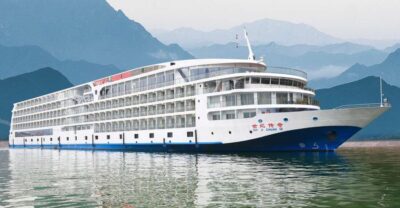 Chongqing: Yangtze River Cruise with Meals and Accommodation