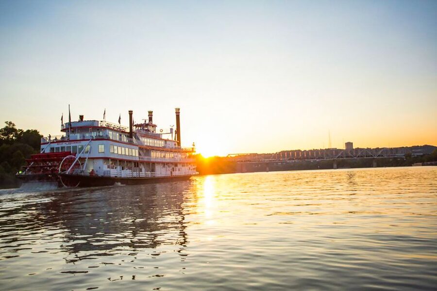 Cincinnati: Riverboat Cruise with Lunch and Entertainment - Setting Out from Newport Landing Dock