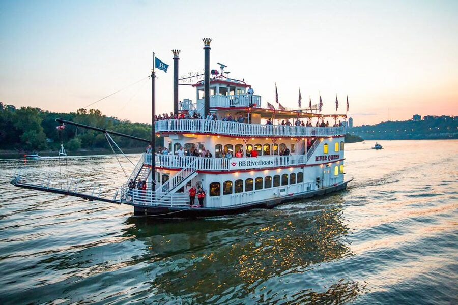Cincinnati: Riverboat Cruise with Lunch and Entertainment - What the Buffet Includes