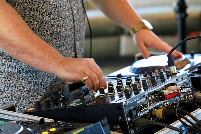 City Cruises Baltimore: Signature Bottomless Mimosa Brunch Cruise - Brunch begins at 561 Light Street