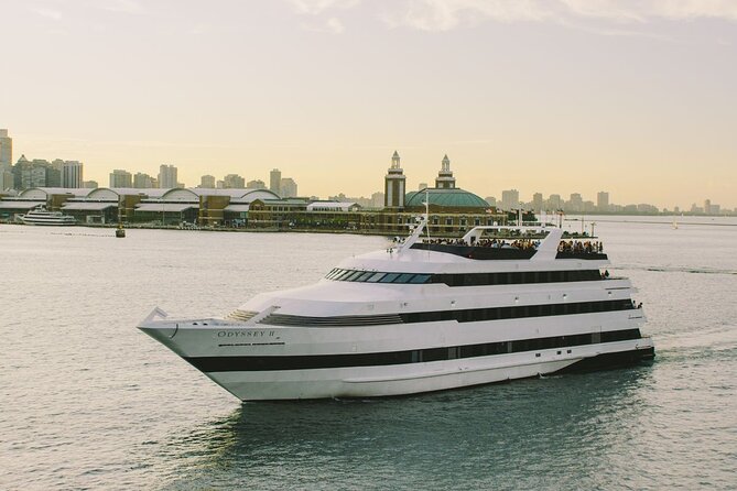 City Cruises: Chicago Fireworks Premier Dinner Cruise - Music, dancing, and the overall mood