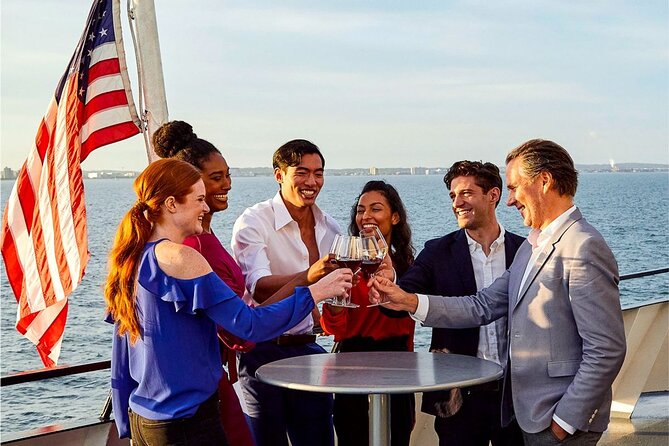 City Cruises Chicago: Fireworks Premier Plus Dinner Cruise - A Chicago evening that combines dinner and city lights