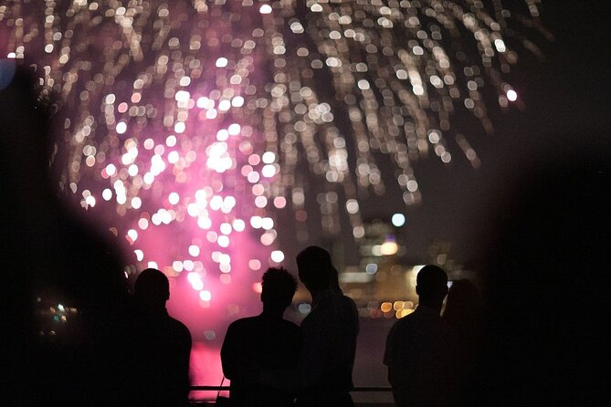 City Cruises Chicago: Fireworks Premier Plus Dinner Cruise - Why the guaranteed table matters