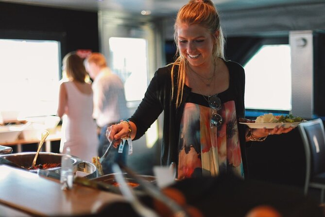 City Cruises Chicago: Fireworks Signature Dinner Cruise - What dinner is like on board