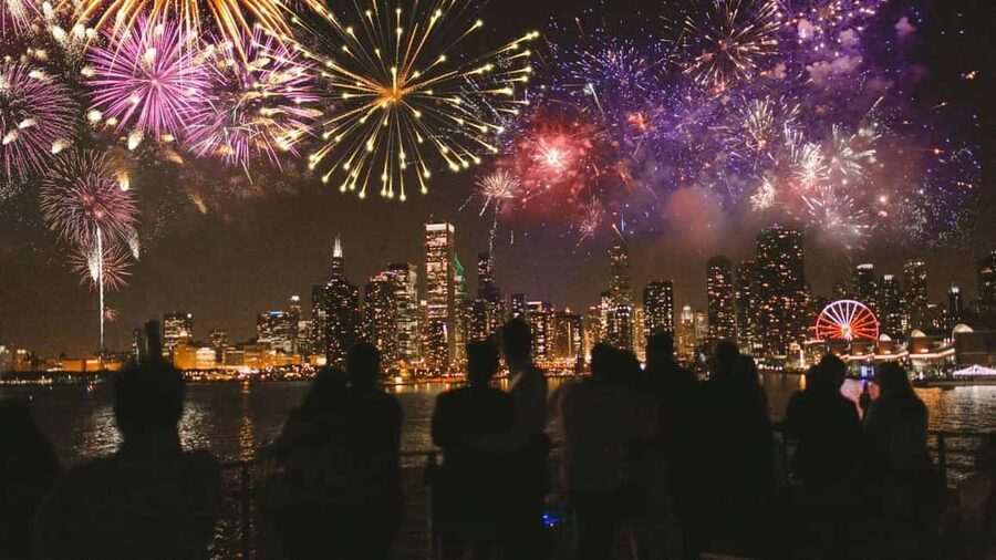 City Cruises Chicago: Lake Michigan Fireworks Dinner Cruise - Key points to know before booking