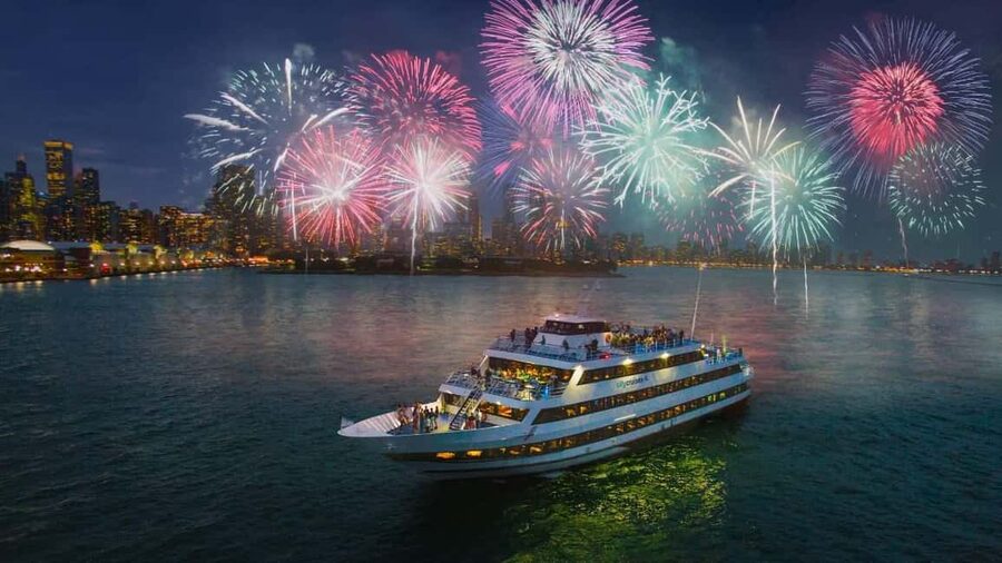 City Cruises Chicago: Lake Michigan Fireworks Dinner Cruise - What the Chicago fireworks cruise is really like