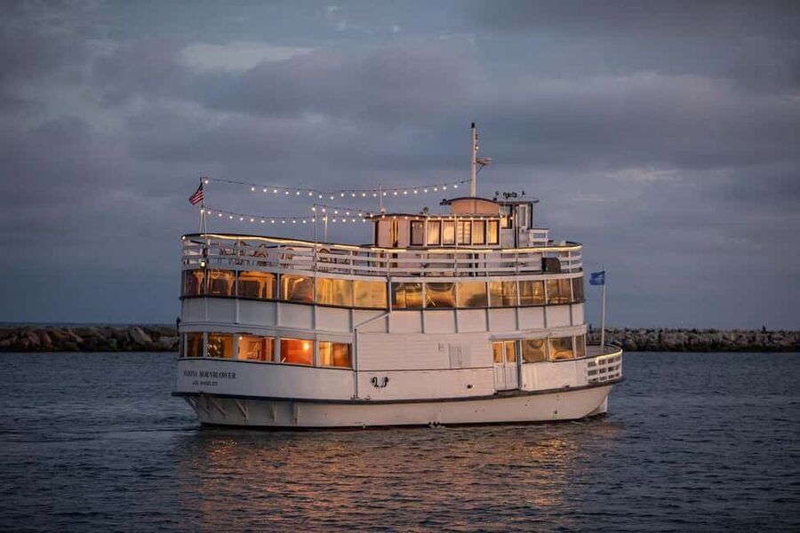 City Cruises Marina Del Rey: Sunset Cruise with Dinner - Live DJ Music Without Losing the Dinner Setting