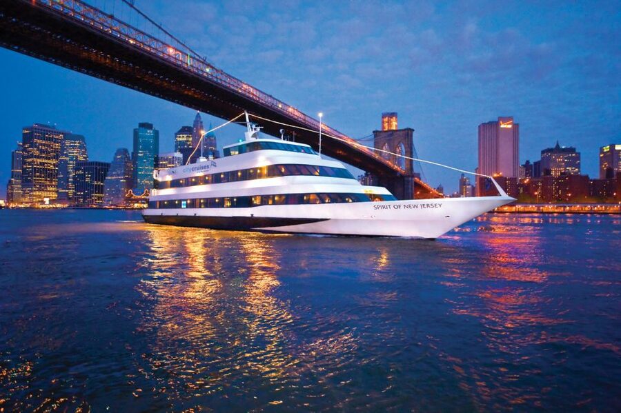 City Cruises New Jersey: NYC Buffet Lunch or Dinner Cruise - The route from Manhattan to the Statue of Liberty