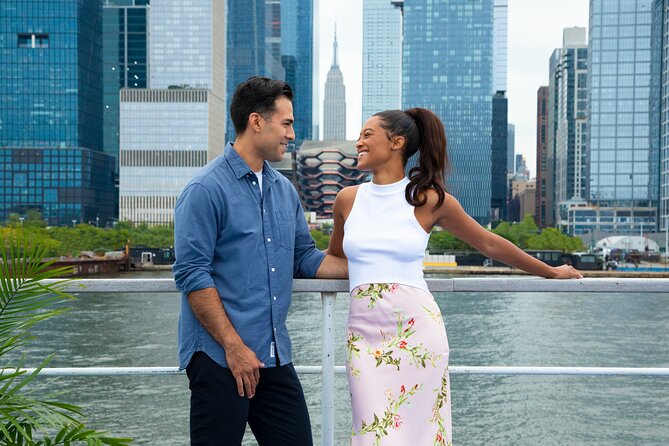 City Cruises New York Bateaux Premier Brunch Cruise - Commentary, music, and the pace of the afternoon