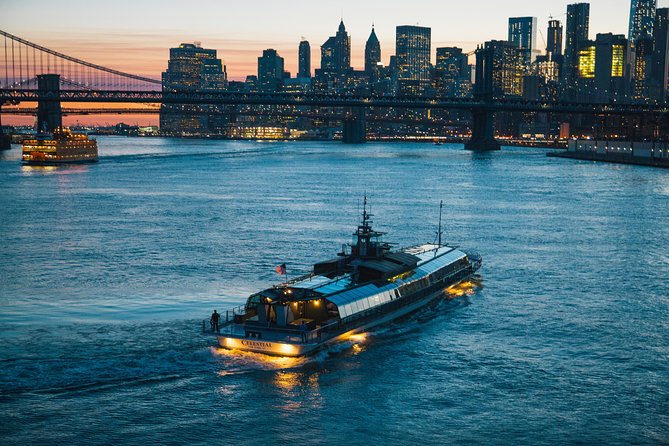 City Cruises New York: Bateaux Premier Dinner Cruise - The Hudson River brings the city into view