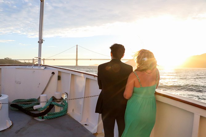 City Cruises San Francisco: Signature Dinner Cruise - Pier 3 sets the tone for the evening