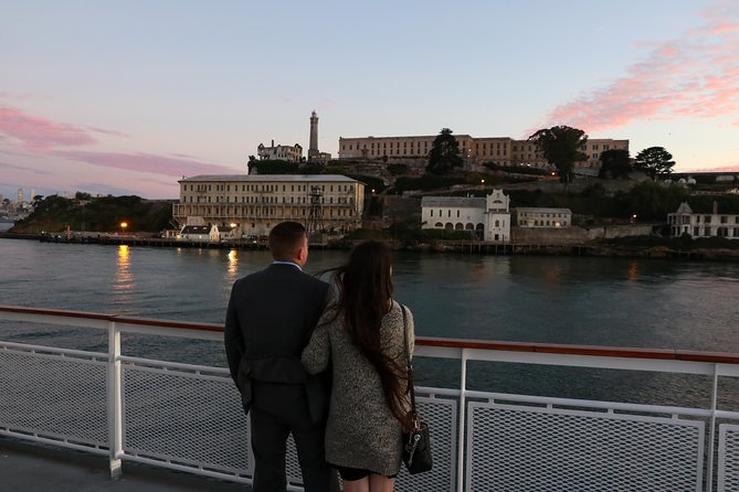 City Cruises San Francisco: Signature Dinner Cruise - Music changes this from sightseeing to a party