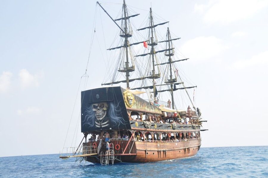 City of Side: Manavgat River Boat Lunch Cruise & Bazaar Tour - Two hours, or three, at the public bazaar