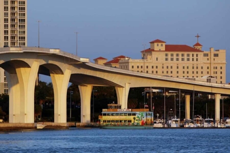 Clearwater Beach: Tropical Cruise & Buffet - The tropical buffet and included drinks