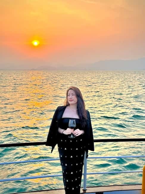 Da Nang: Experience a Magical Sunset Dinner Cruise in DN Bay - What the Poseidon evening is really about