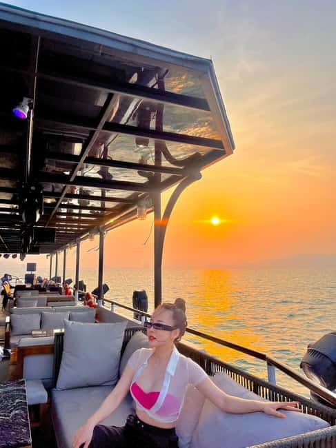 Da Nang: Experience a Magical Sunset Dinner Cruise in DN Bay - Music on the deck after sunset