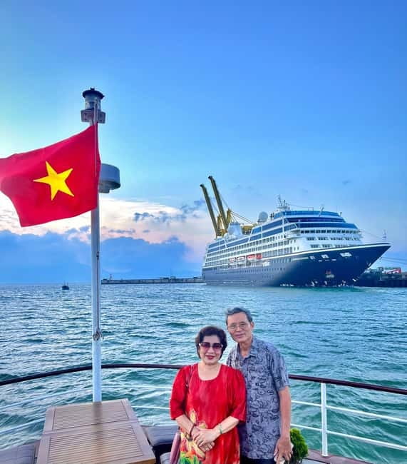 Da Nang: Experience a Magical Sunset Dinner Cruise in DN Bay - Drinks, wine, and cocktails