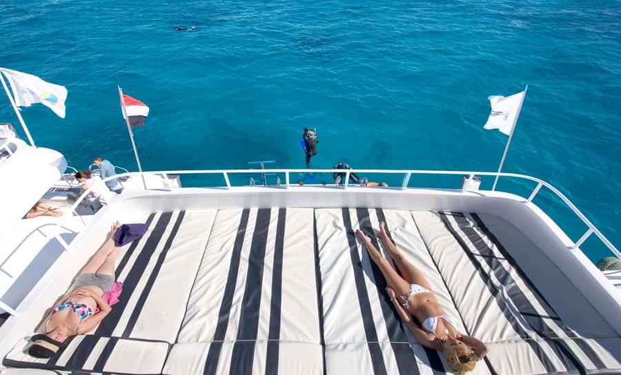 Dahab: luxury Snorkeling cruise with buffet lunch - Leaving Dahab Marina and Settling In