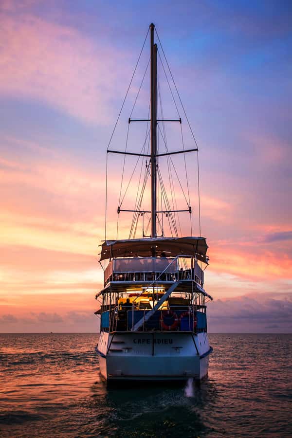 Darwin: Signature four course Sunset Dinner Cruise - A sunset meal with Darwin Harbour as your dining room