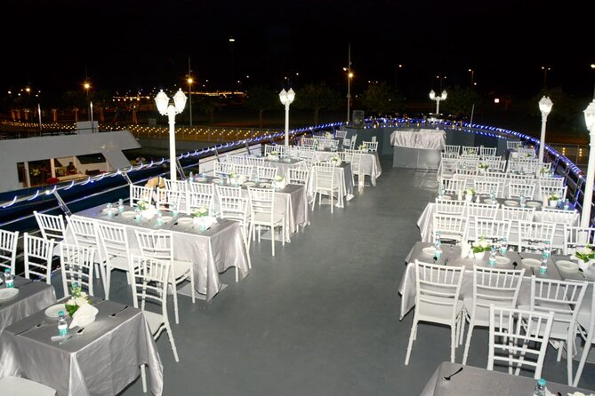 Dhow Cruise with Dinner at Dubai Marina - Entertainment is short and depends on your expectations