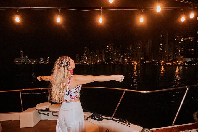Dinner cruise on Cartagena's bay with Sibarita Master - Boarding at La Bodeguita before the 7 p.m. sailing