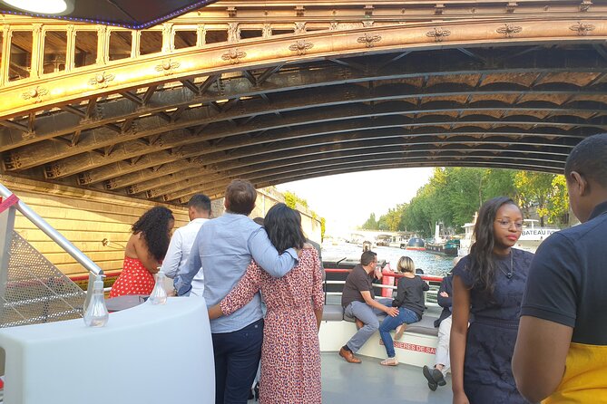 Dinner Cruise Prestige Check-out from the Eiffel Tower - Dinner choices and what to expect on the plate
