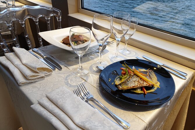 Dinner Cruise Prestige Check-out from the Eiffel Tower - The best time to see the Eiffel Tower