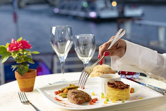 Dinner Cruise Prestige Check-out from the Eiffel Tower - Who will enjoy this cruise most