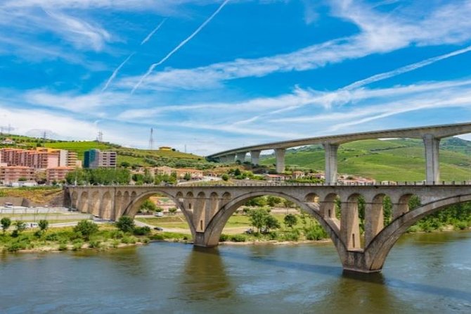 Douro Valley and Régua Panoramic Cruise with Lunch from Porto - Why the Porto to Régua route works so well