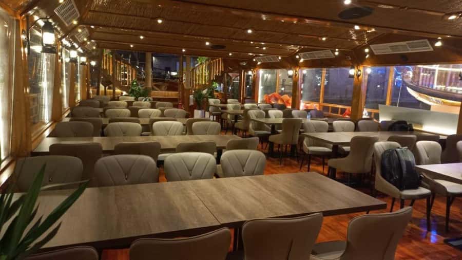 Dubai: Al Seef Largest Dhow Dinner Cruise with Live Show - How the Timing Affects the Evening